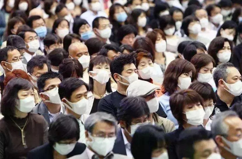 口罩也帶有閥門？專家：就診患者不應佩戴有呼吸閥口罩-